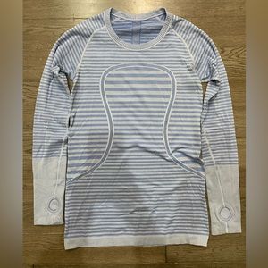 lululemon blue and white tight fitted long sleeve
